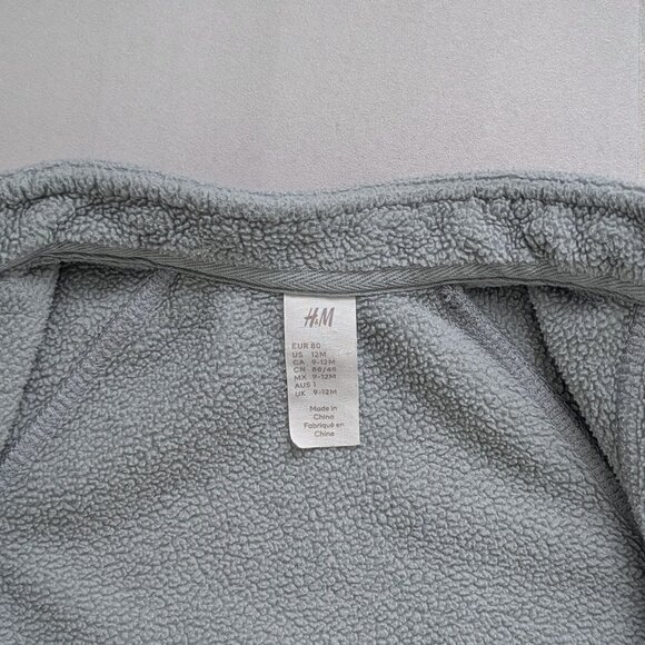 (4/$20) H&M - Soft Gray Kids Matching Set - Picture 6 of 10